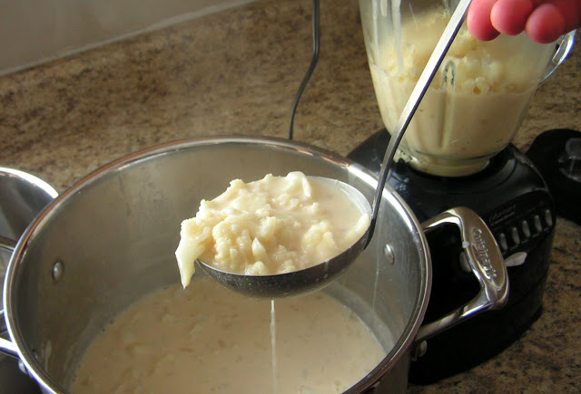 wisconsin cauliflower soup5.JPG