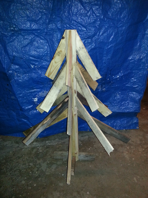 wood-pallet-christmas-tree-8.png