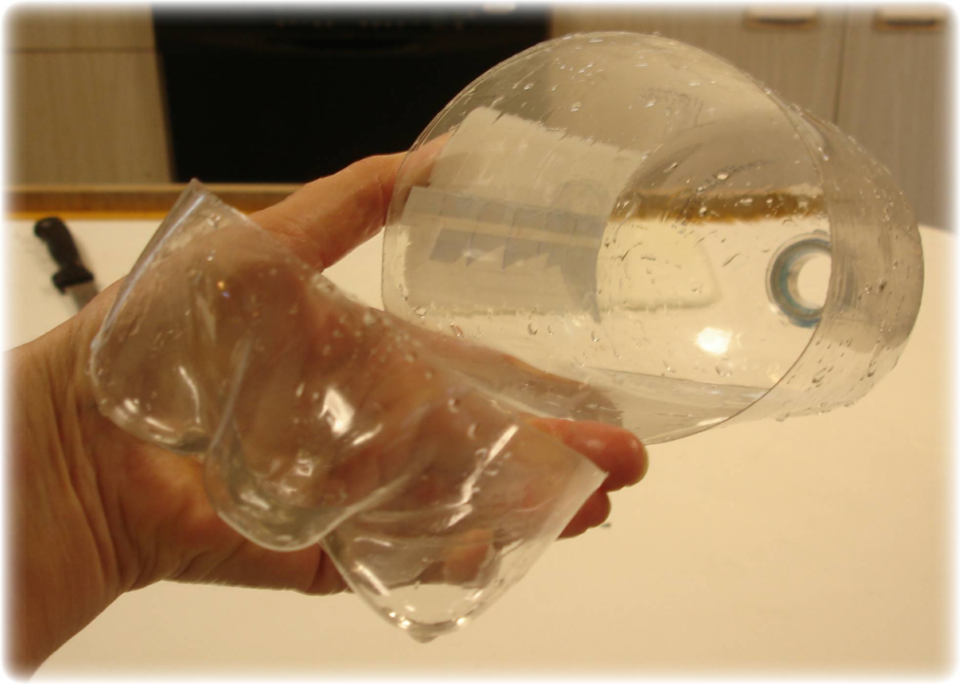 yarn holder from pastic bottle 004.jpg