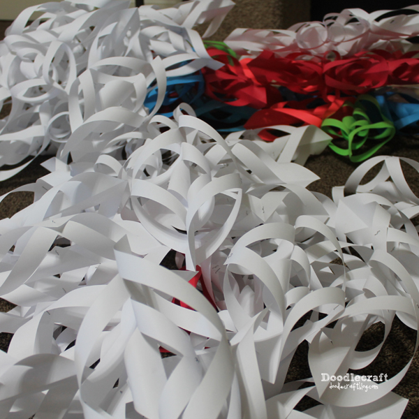 making 3d 3 dimensional snowflakes flowers stars paper craft easy decor Christmas decorations paper chains (12).JPG