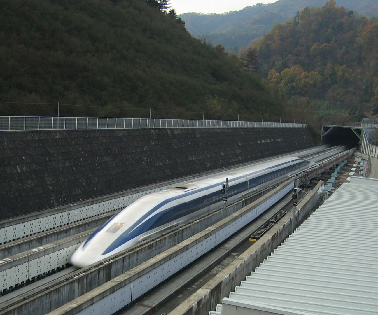 Simple MagLev Train