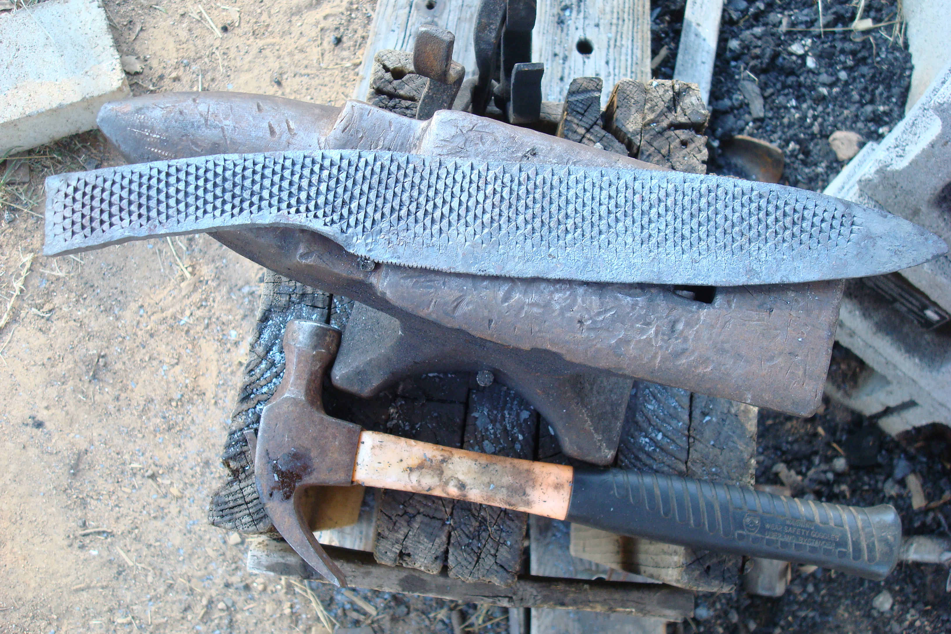 Making a Large Camp Knife From an Old Rasp. Part 2