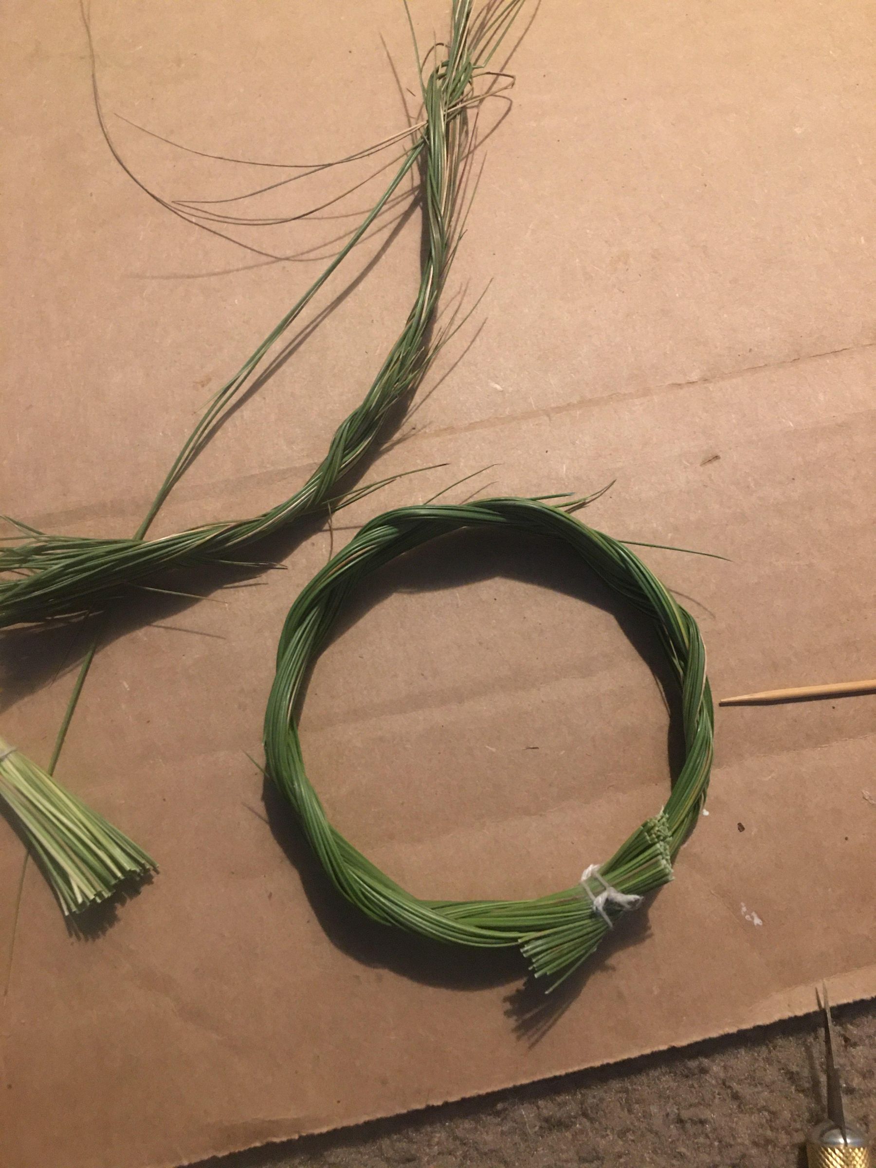 (Mostly) Eco-Friendly Grass Bracelets and Rings