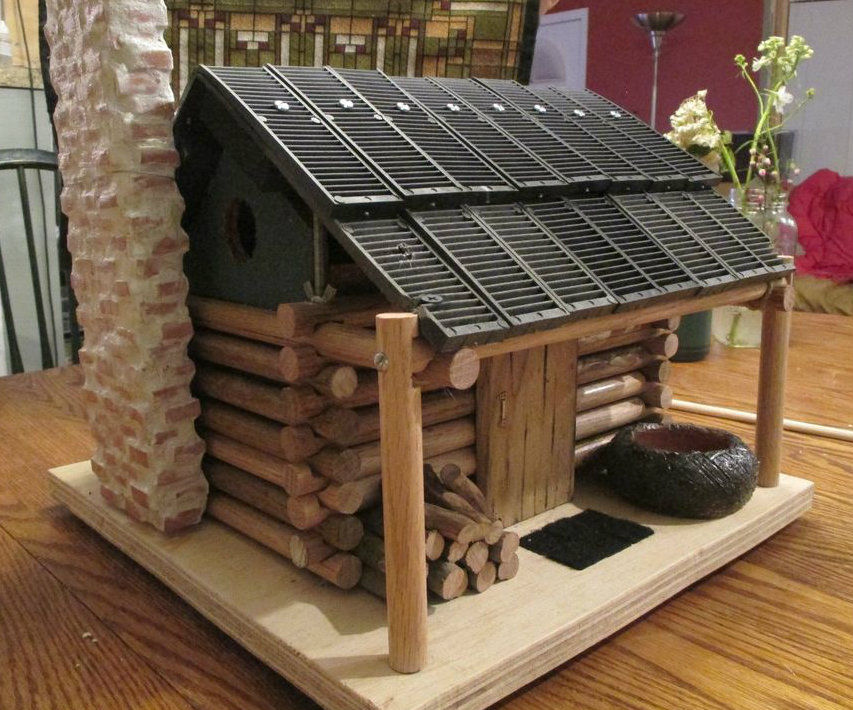 Log Cabin Birdhouse - to Scale!