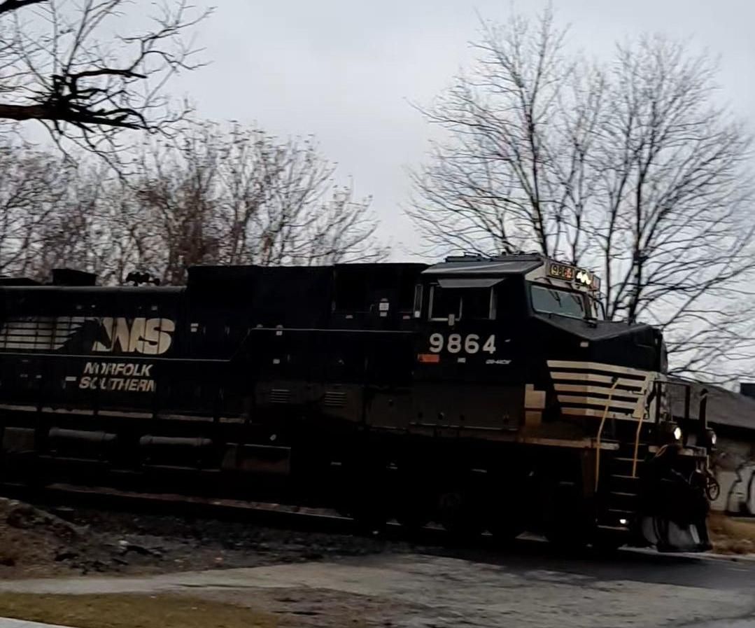 NS Dash-9 and AC44C6M Differences