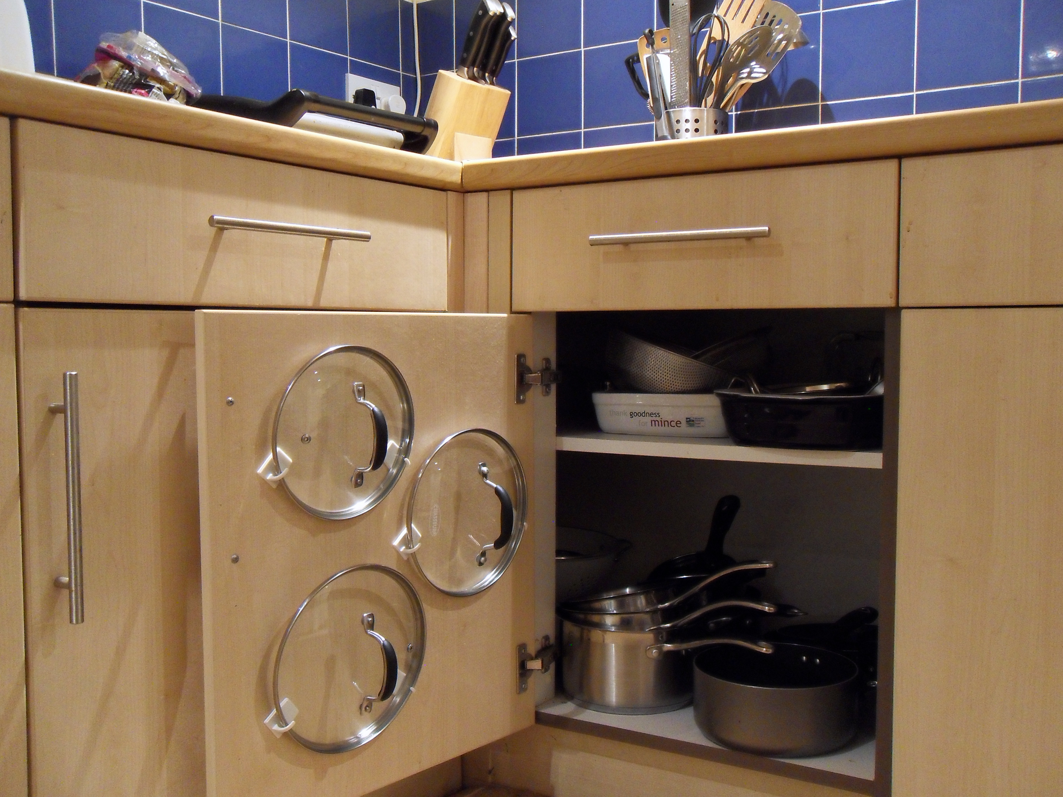 Easiest Cupboard Pan Lid Organiser