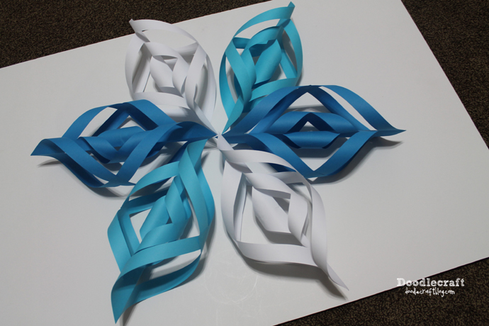 making 3d 3 dimensional snowflakes flowers stars paper craft easy decor Christmas decorations paper chains (4).JPG
