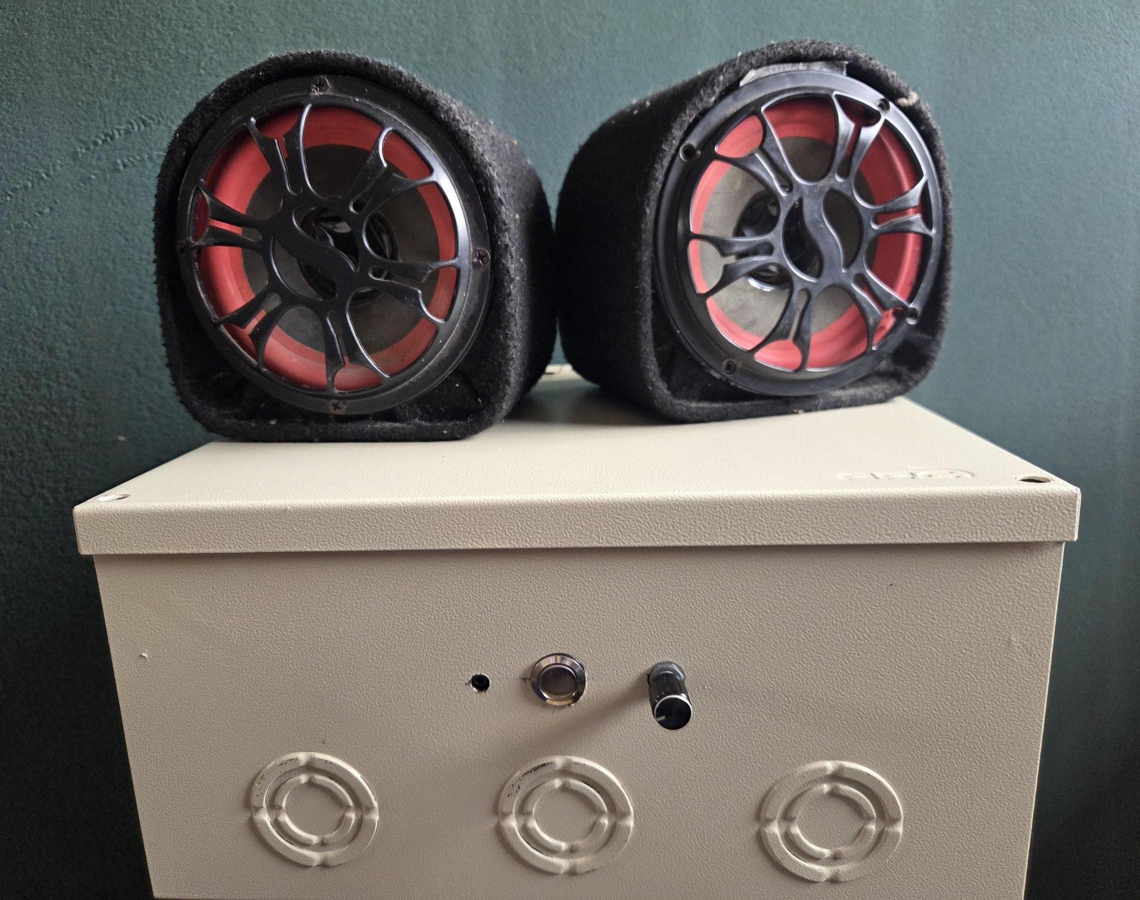 Design Reconstruction of a 300W BJT Stereo Power Amplifier With Integrated Power Supply