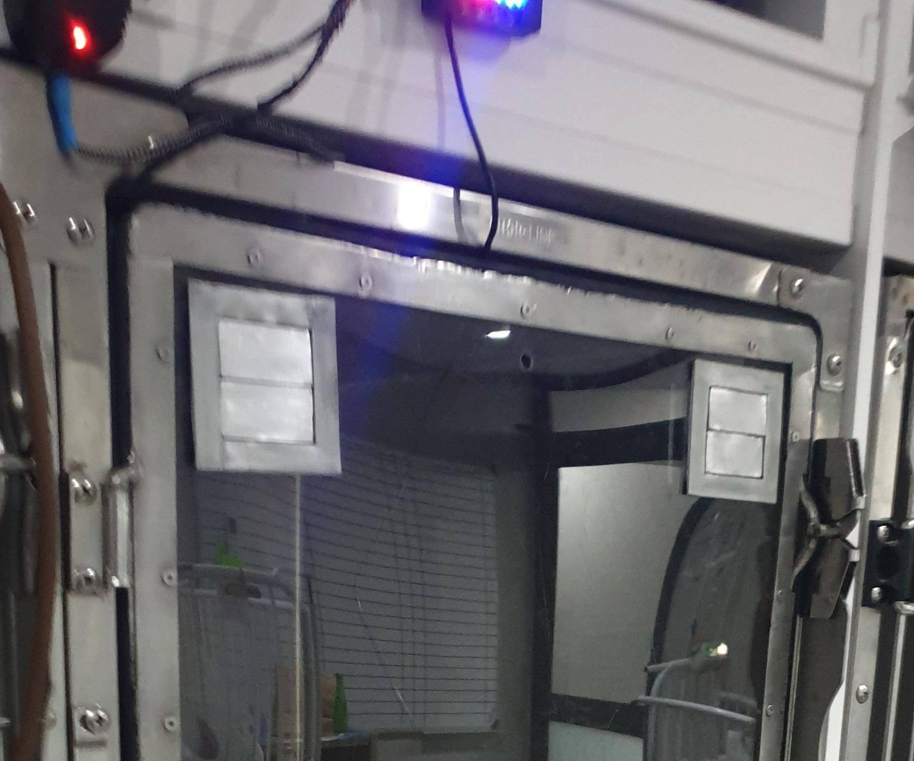 Oxygen Chamber With Humidity and Temperature Sensor for Animals Who Require Oxygen Therapy