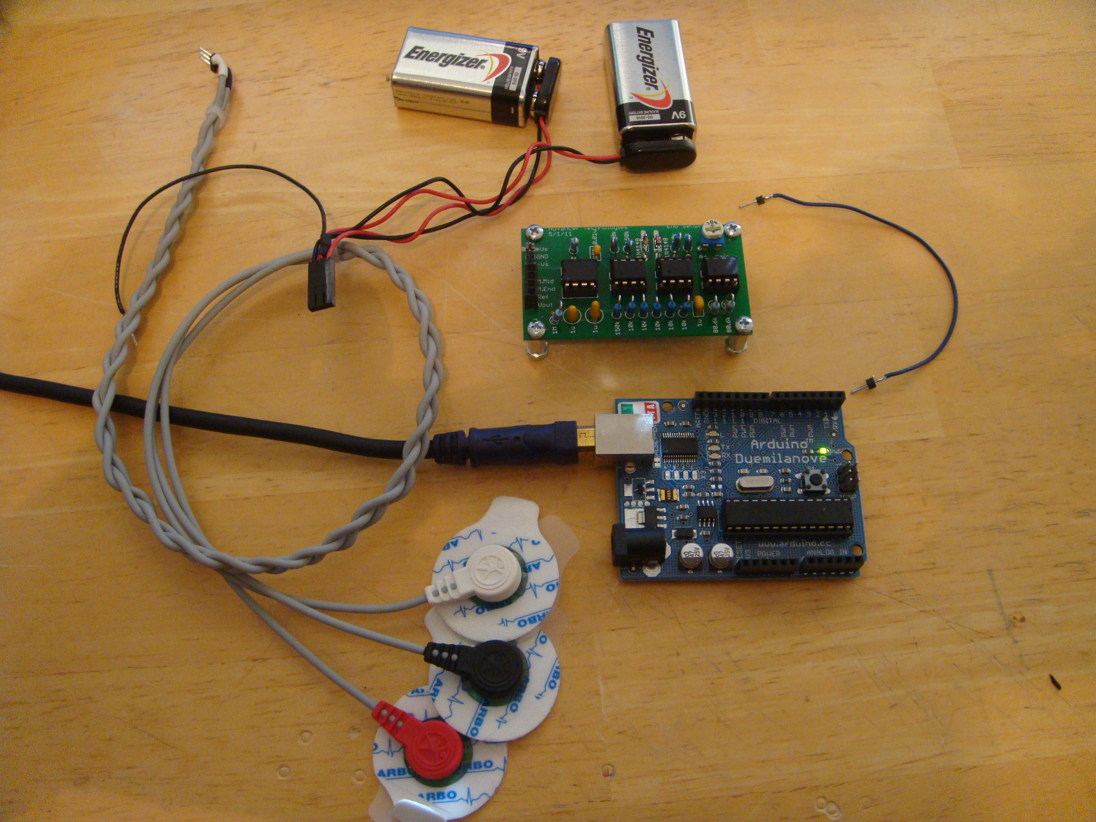 DIY Muscle Sensor / EMG Circuit for a Microcontroller