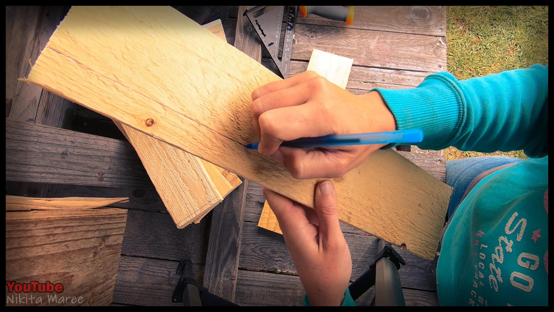 DIY planter box made from pallet wood. How to build a garden planter box. Making a plant box from palings. Woodworking (14).jpg