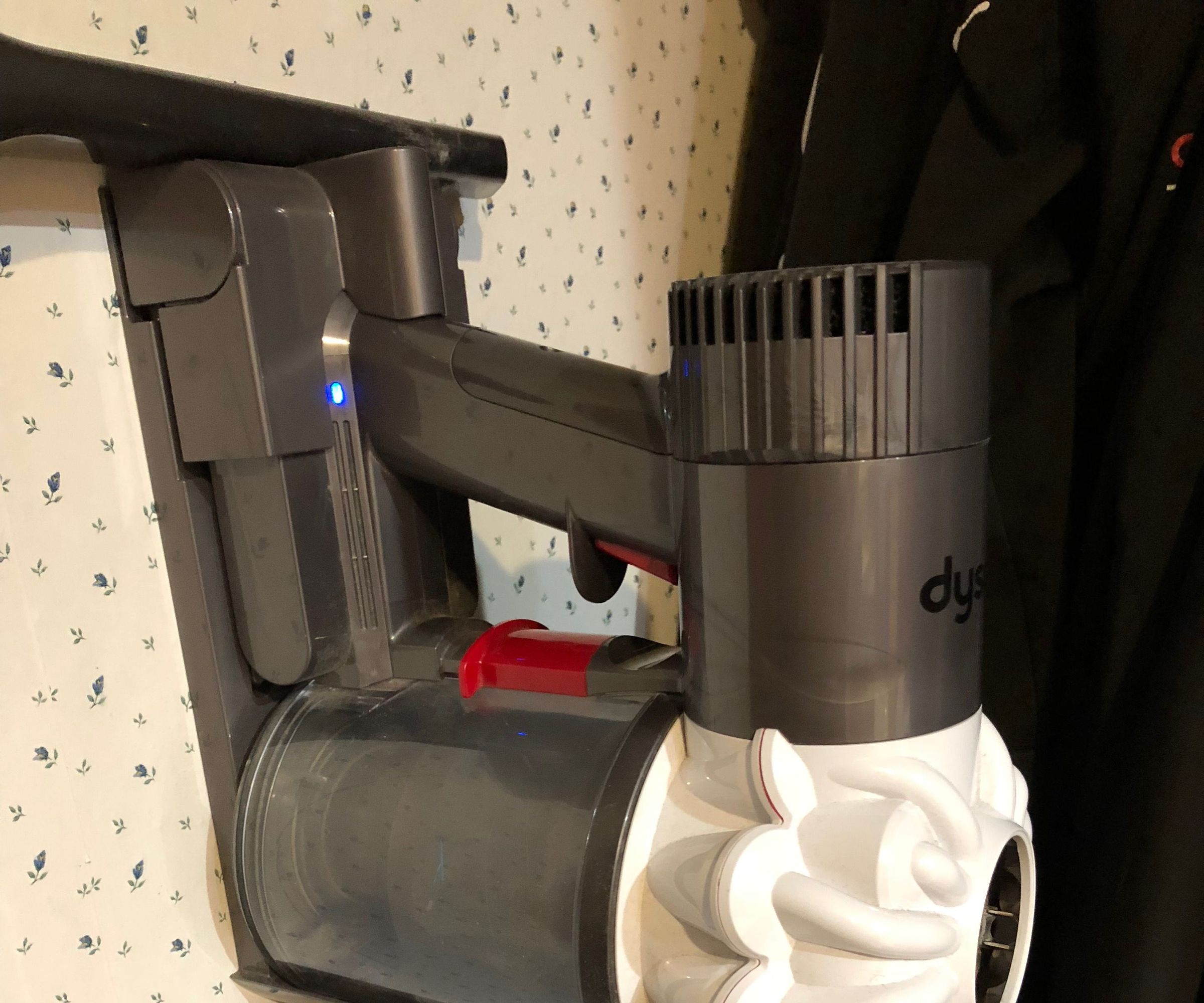 Better Cleaning of the Dyson V-series Filter