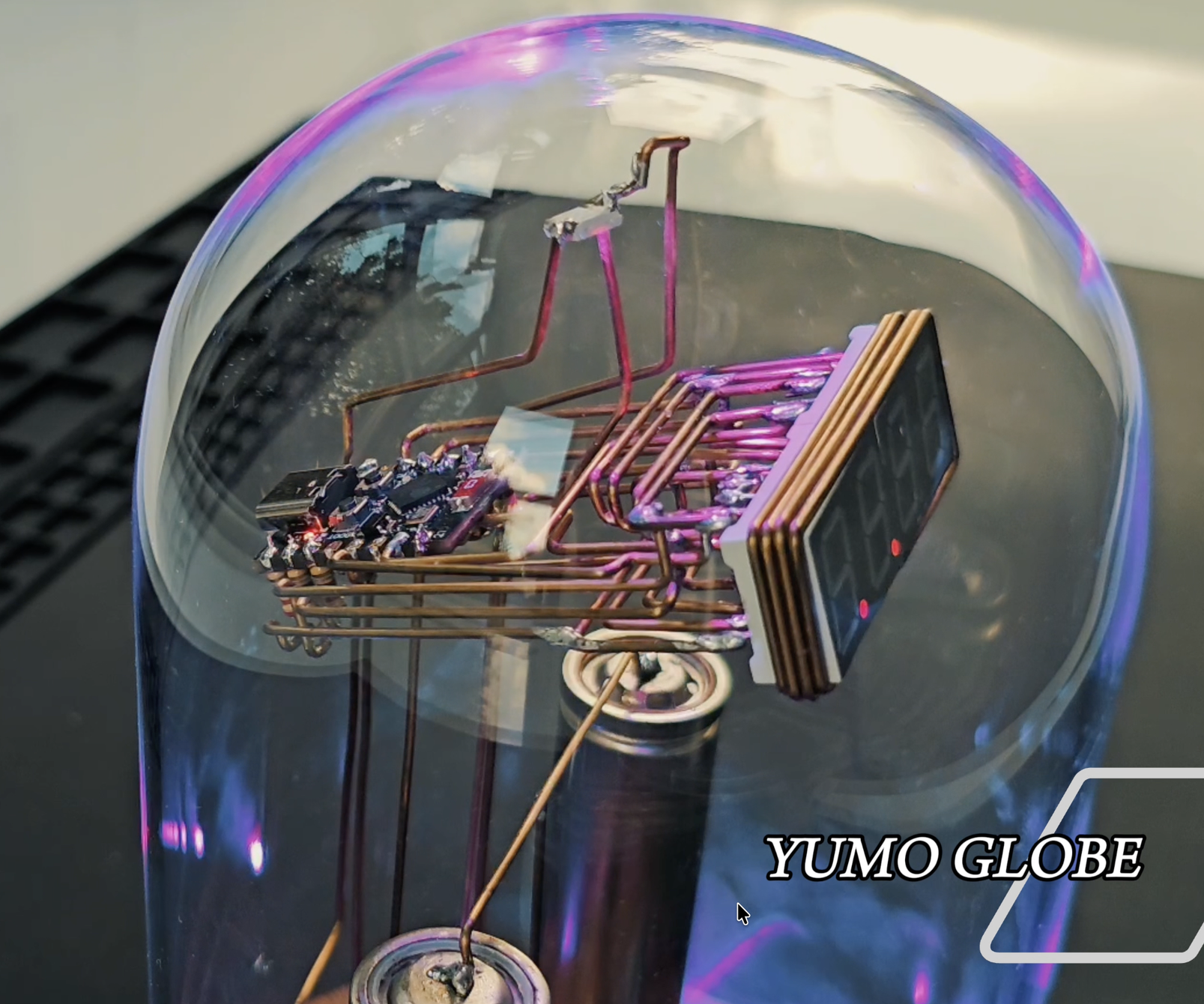 YUMO GLOBE— ESP32-C3 / 4-digit 7-segment Display / Digital Clock Brass Wire Sculptures