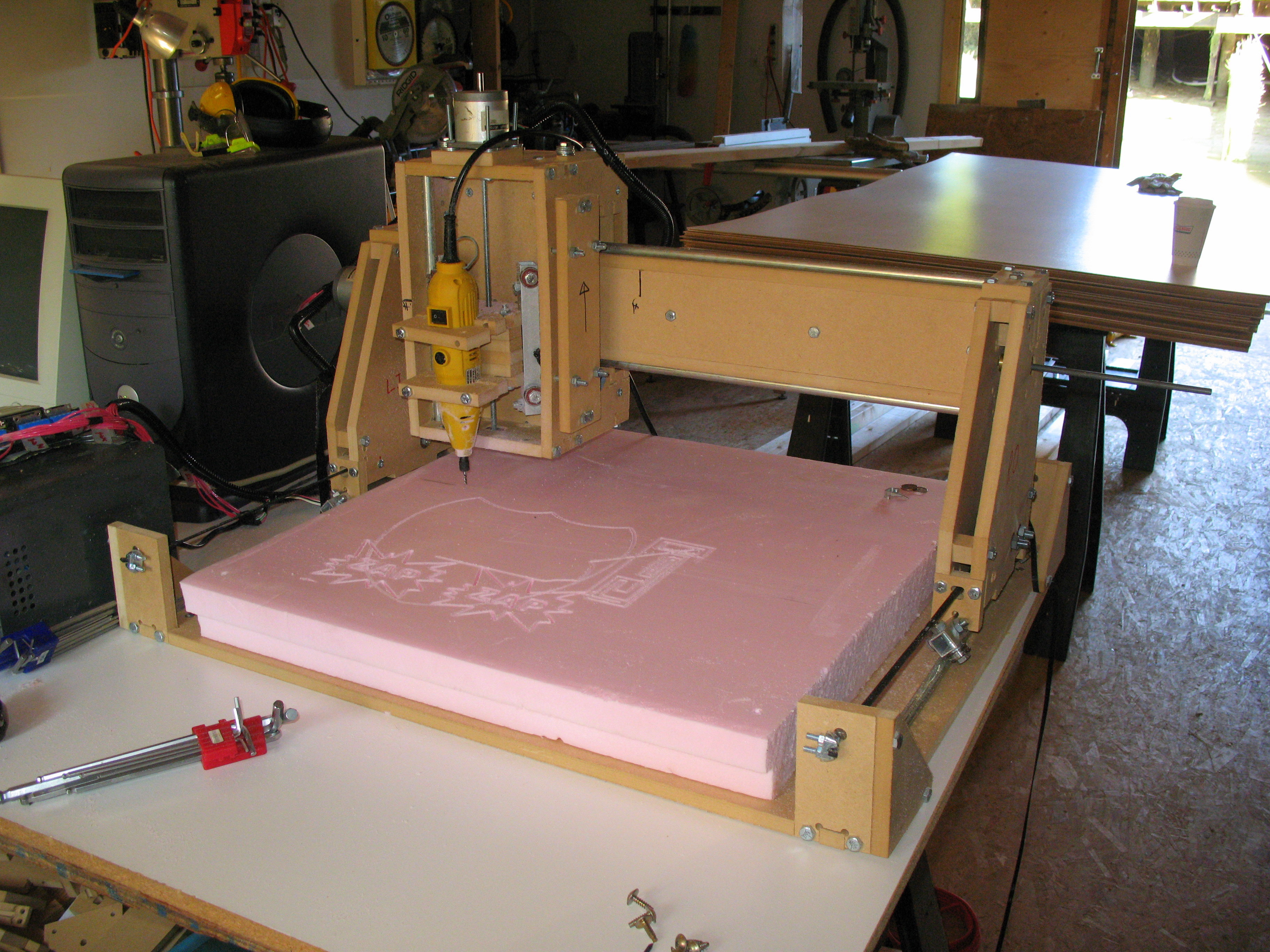 C:\Documents and Settings\Aaron\My Documents\Plotter Stuff\00-Active\Instructable Files\01-FinishedMachine.jpg