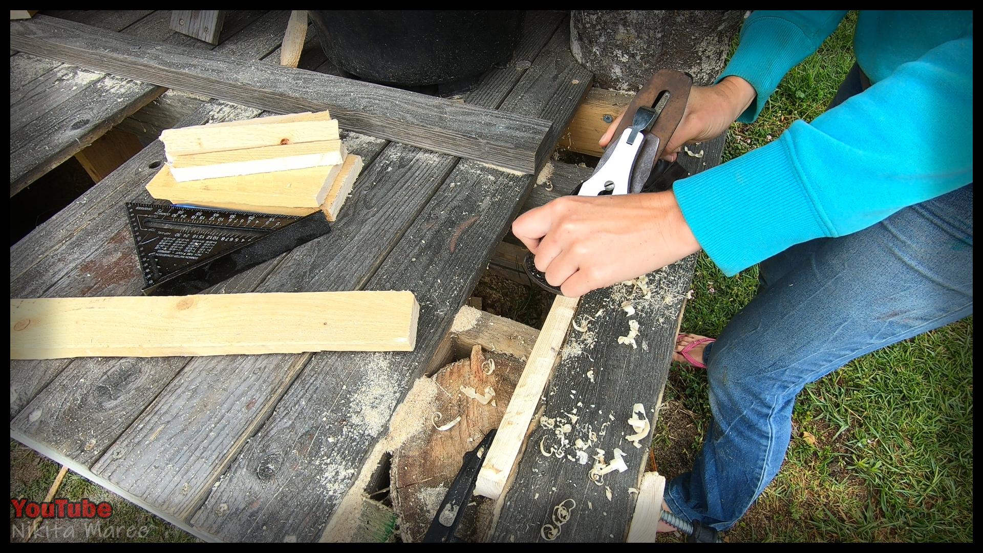 DIY planter box made from pallet wood. How to build a garden planter box. Making a plant box from palings. Woodworking (35).jpg