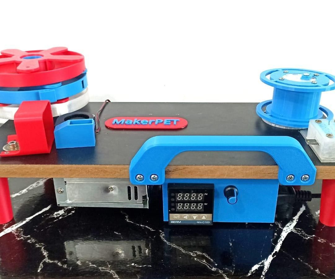 MakerPET- 2.0 Turn PET Bottle Strips Into 3D Printing Filament