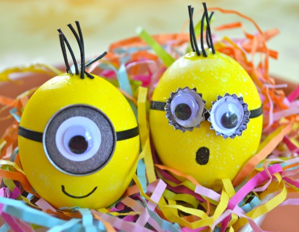 decoration-unique-easter-egg-decorating-ideas-yellow-plastic-egg-minion-rush-design-smile-with-surprise-expression-one-eye-also-two-eyes-easter-centerpieces-decoration-2015-unique-615x478.jpg