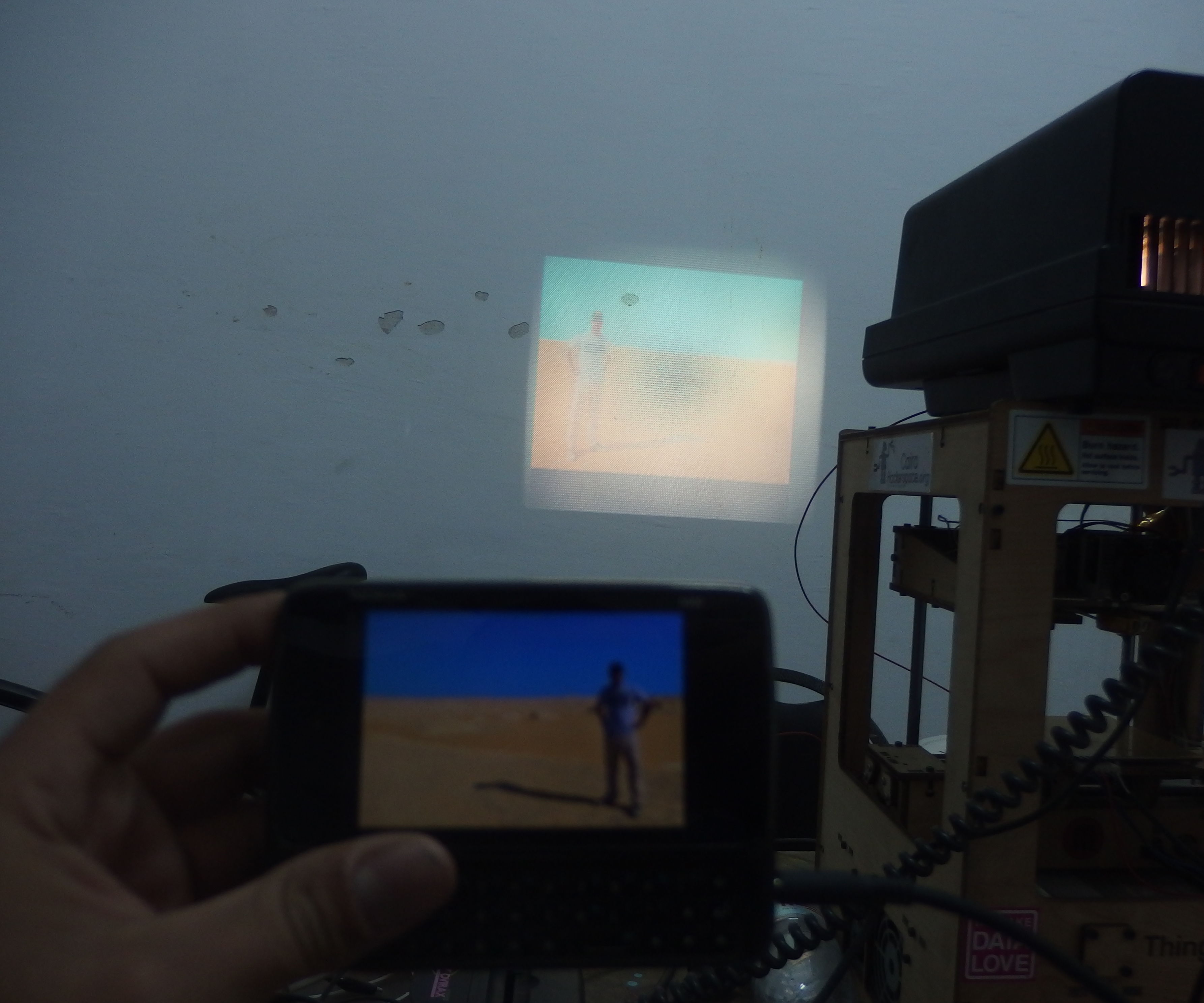 Convert a 40 Years Old DIA Slide Projector to a Decent DIY Projector!