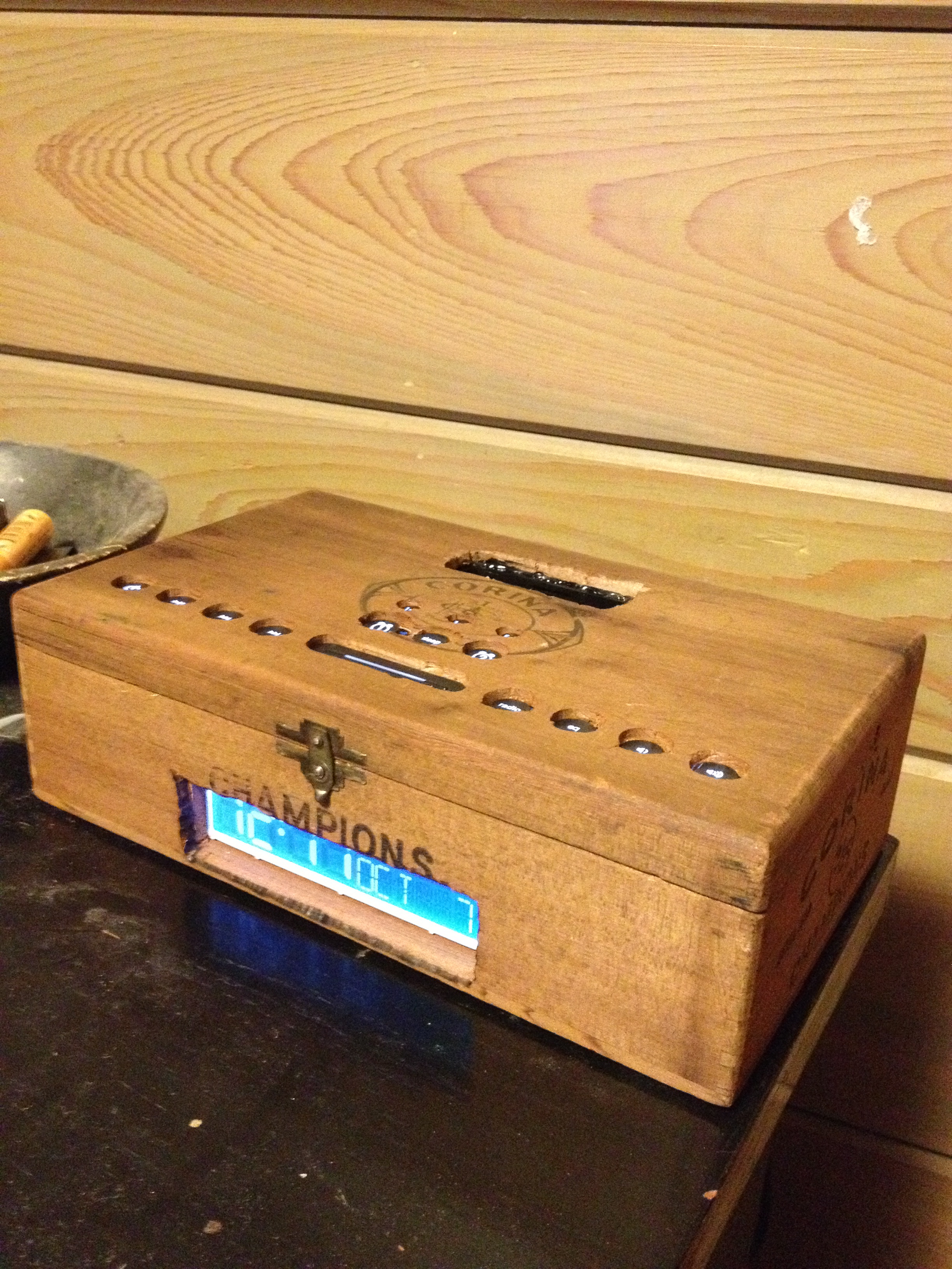 Cigar Box IHome