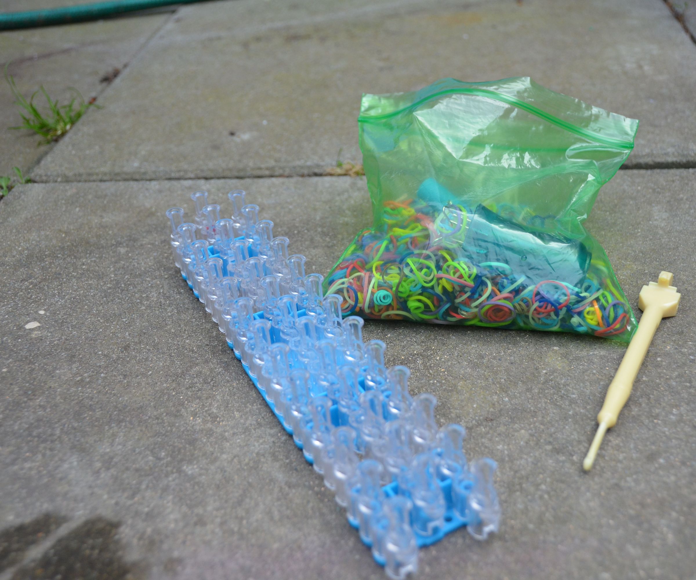 How to Make a Rainbow Loom Zipper Bracelet
