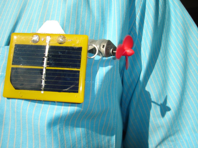 Simple Solar Powered Pocket Submarine With Depth Control.