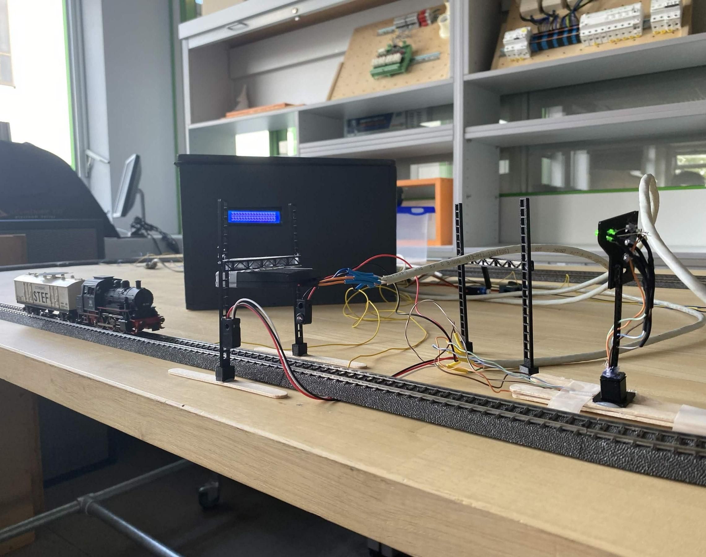 Smart Modeltrain Protection System