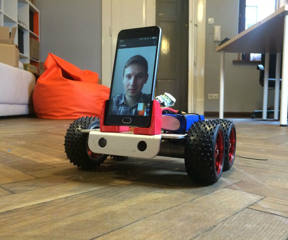 SpyBot - Internet-controlled Robot With Videostreaming