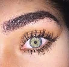 How to Put on Fake Eye Lashes