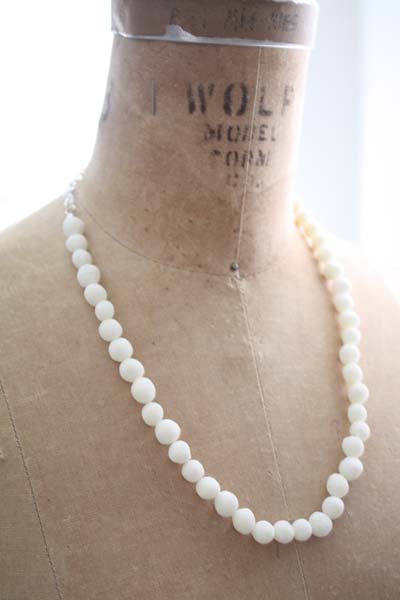 Easy Faux Pearl Necklace Made of Cornstarch Clay