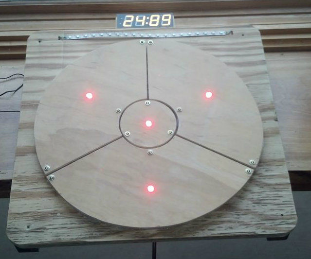 Das Blinken Bonken! an Arduino Ball Throwing Game Platform.