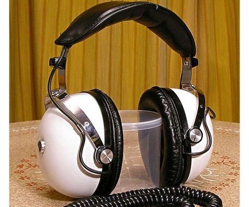 Retro Beats [DIY Bluetooth Headphones]