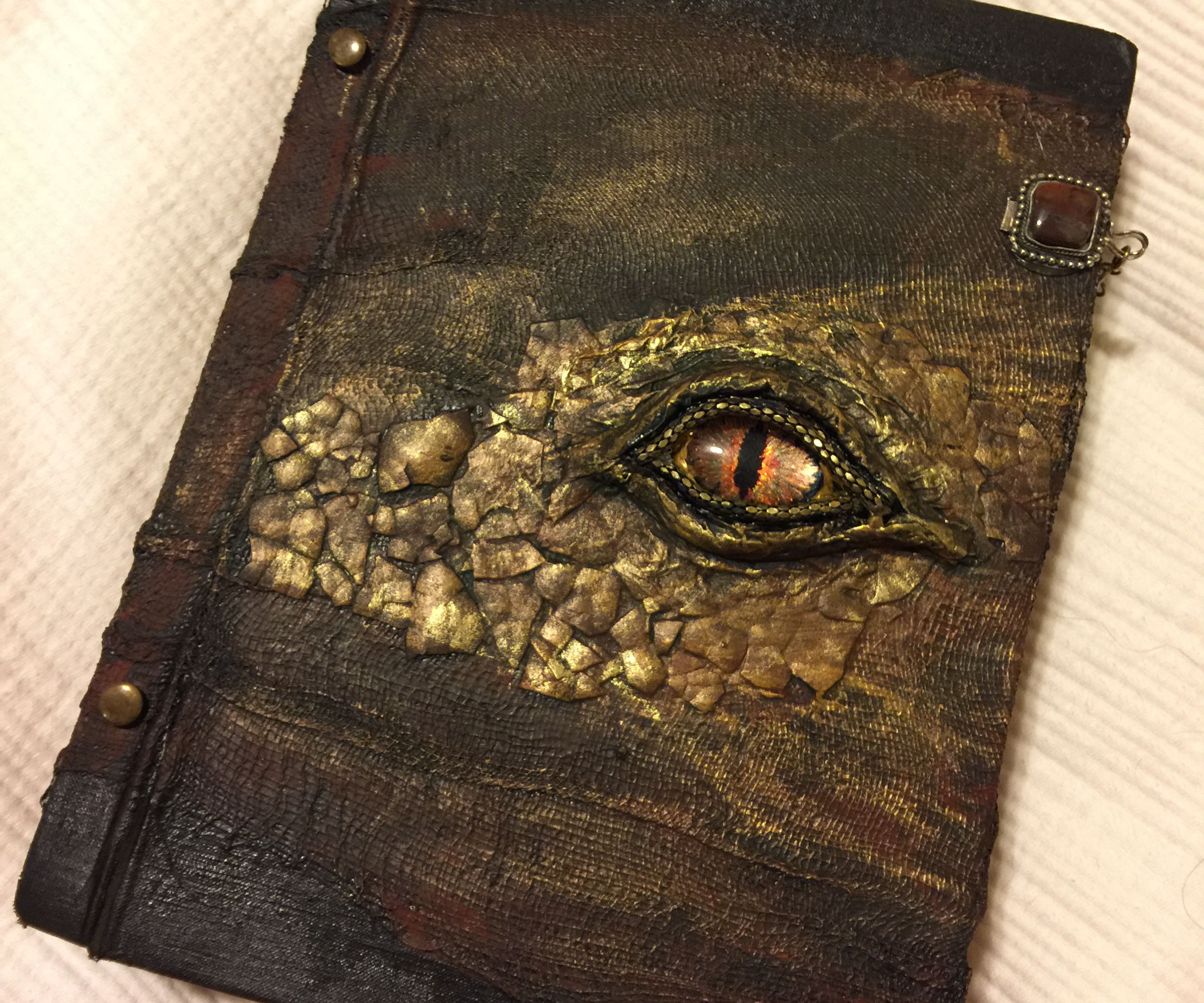 Make a Dragon Eye, Secret Compartment Book Introduction