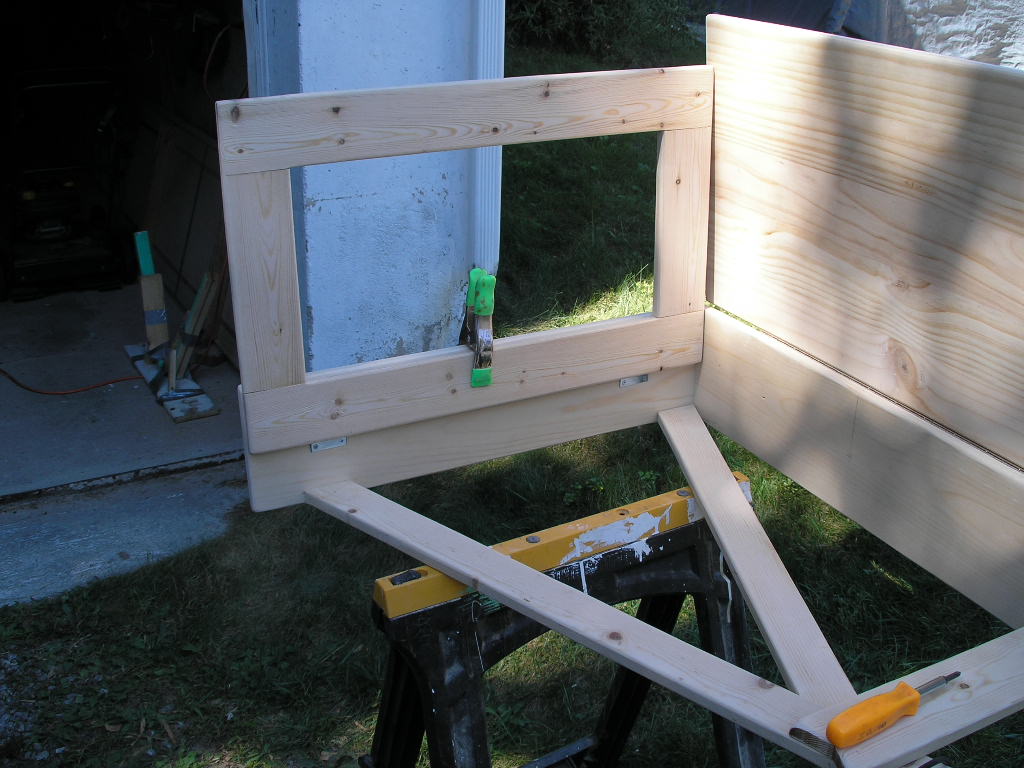 C:\Documents and Settings\Wtarzia\Desktop\Folding desk for Instructables\11B clamp and attach foldouts.jpg