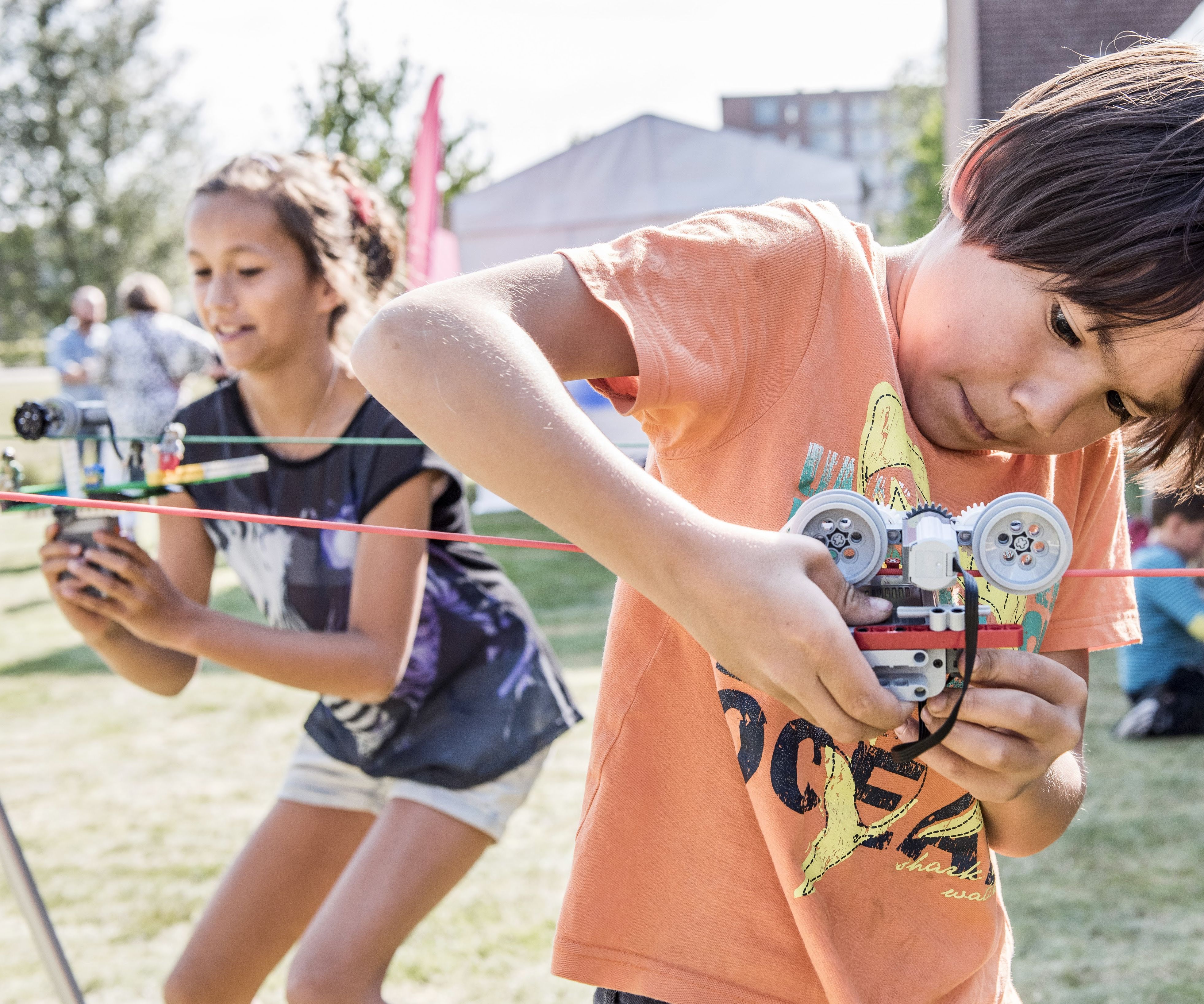 SkyParade: an Invitation for Open Ended Creativity With LEGO