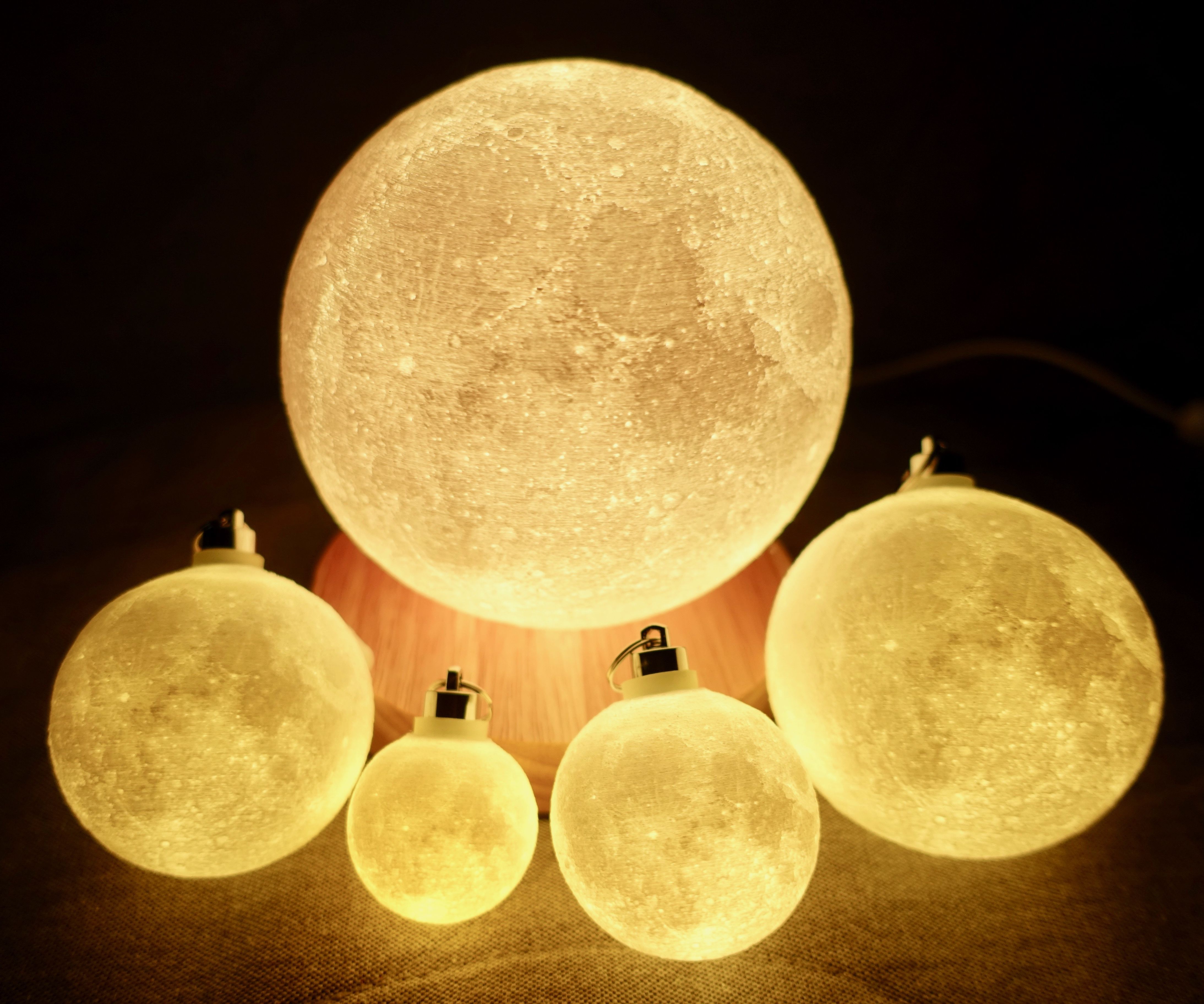 Progressive Detail Moon Lamp