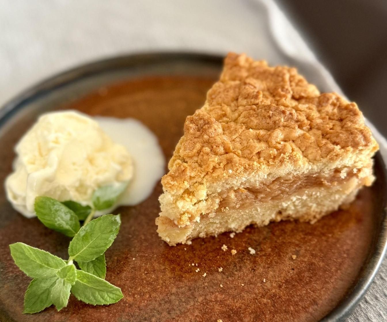 Homemade Grated Apple Pie (Tertyi Pliatsok)
