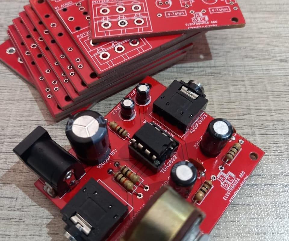 HEADPHONE AUDIO AMPLIFIER