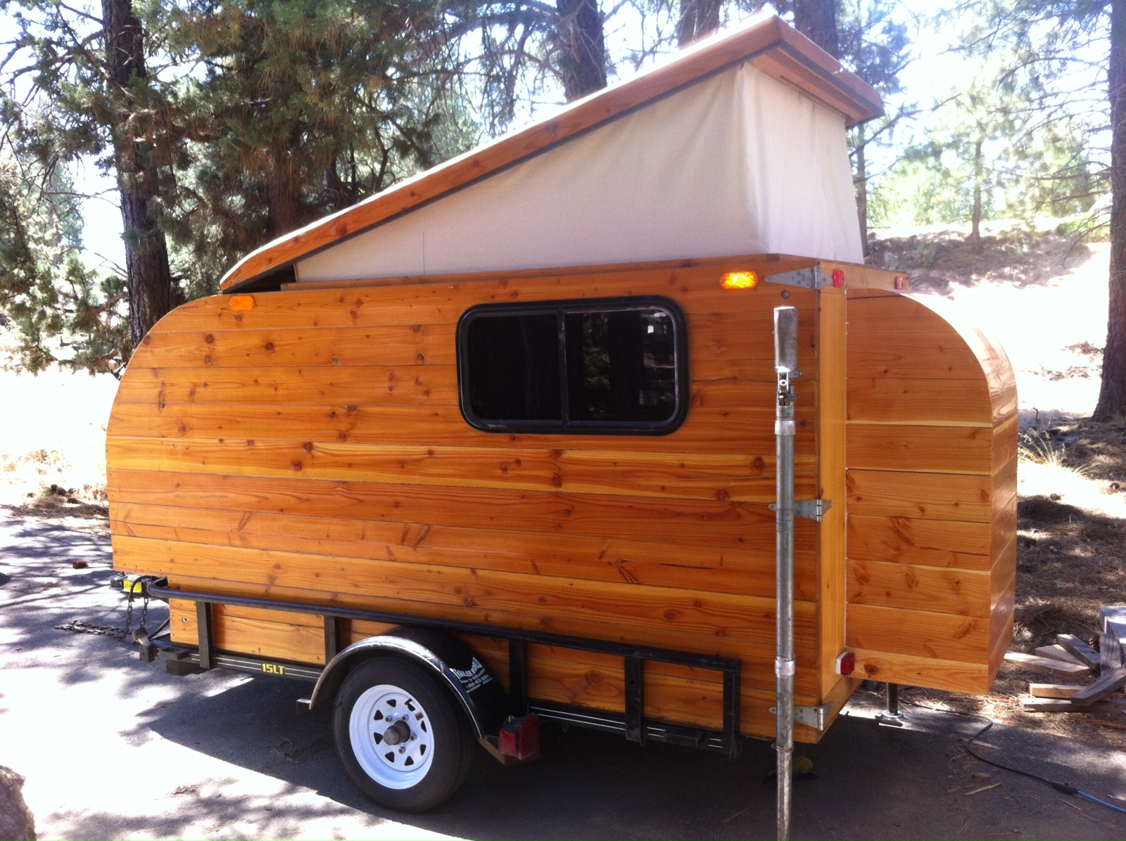 Self-made Wooden Camper (Kleine Cabine)