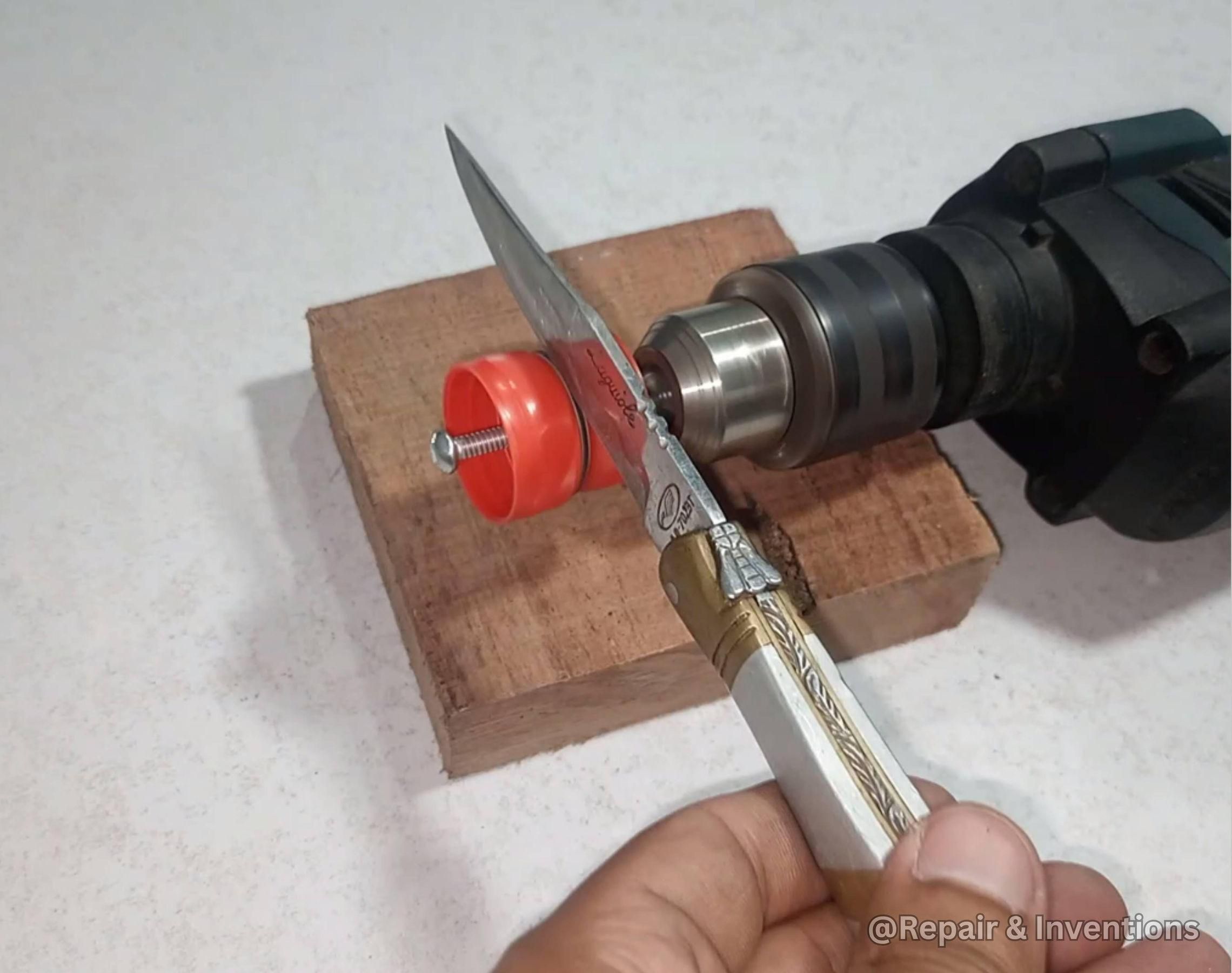 How to Sharpen a Knife in 1 Minute | Razor Sharp Edge Every Time