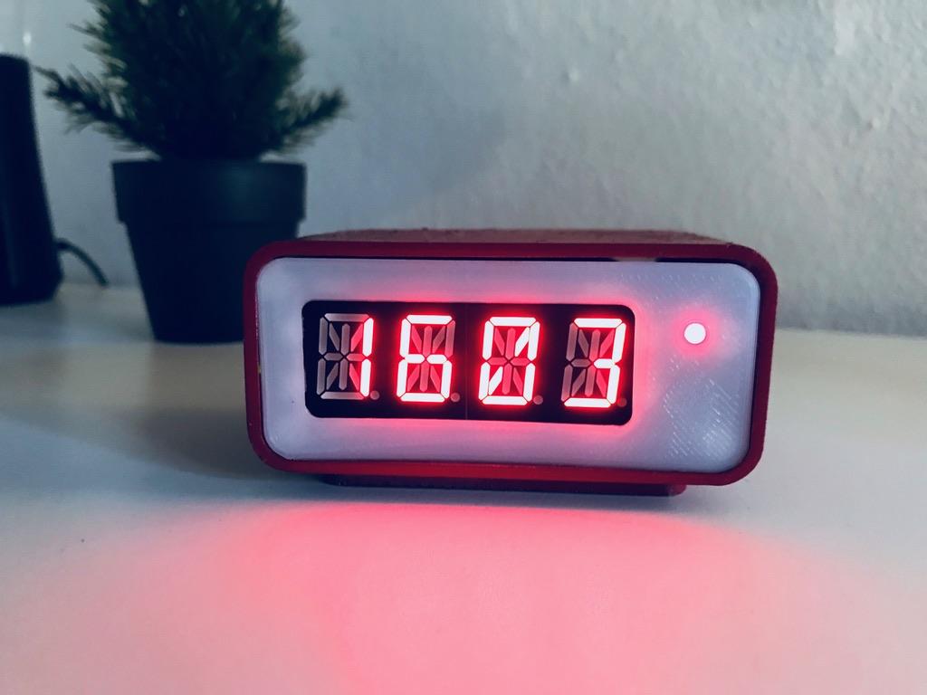 Retro Digital Clock W/ Raspberry Pi Zero