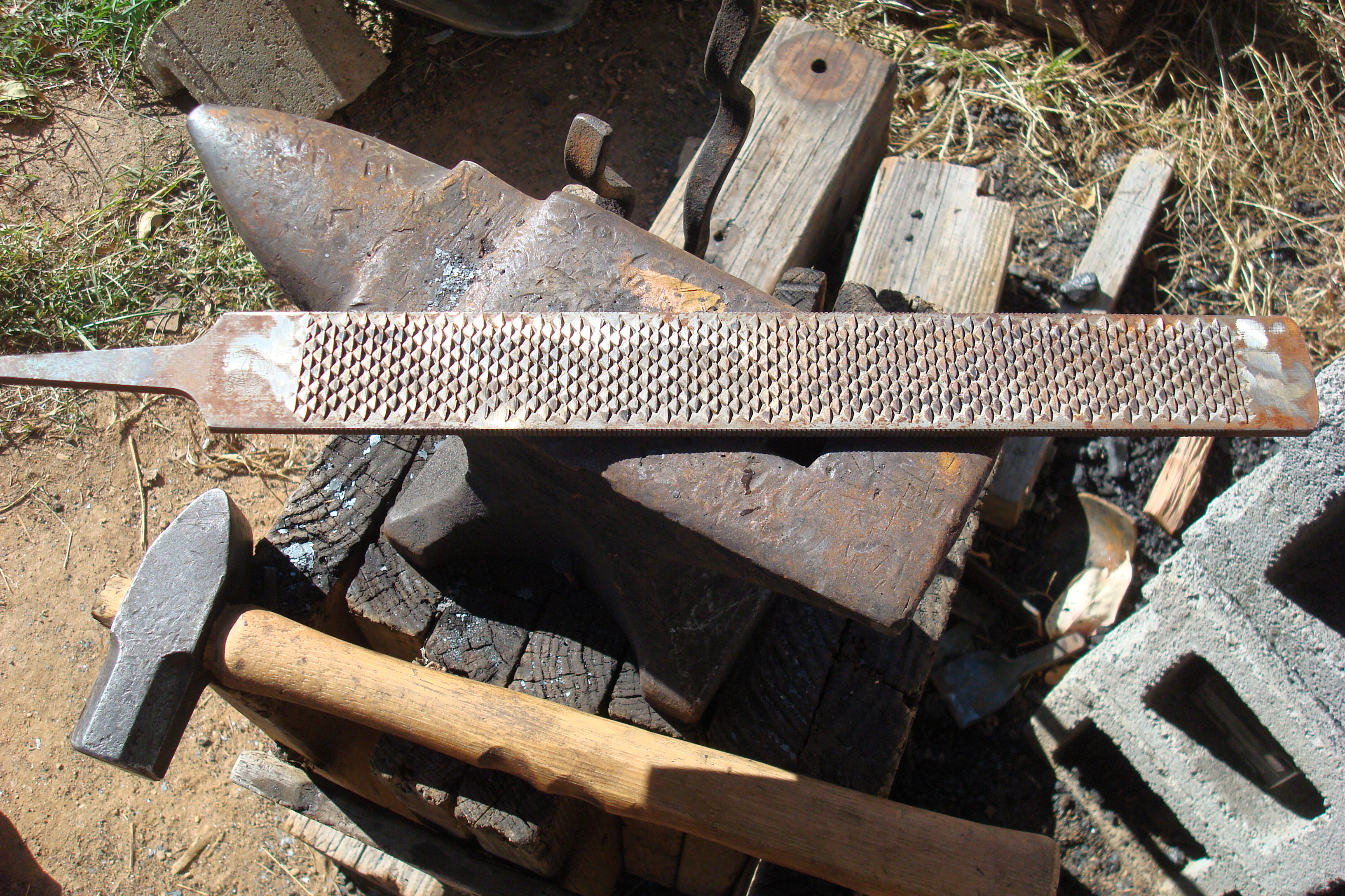 Making a Large Camp Knife From an Old Rasp. Part 1