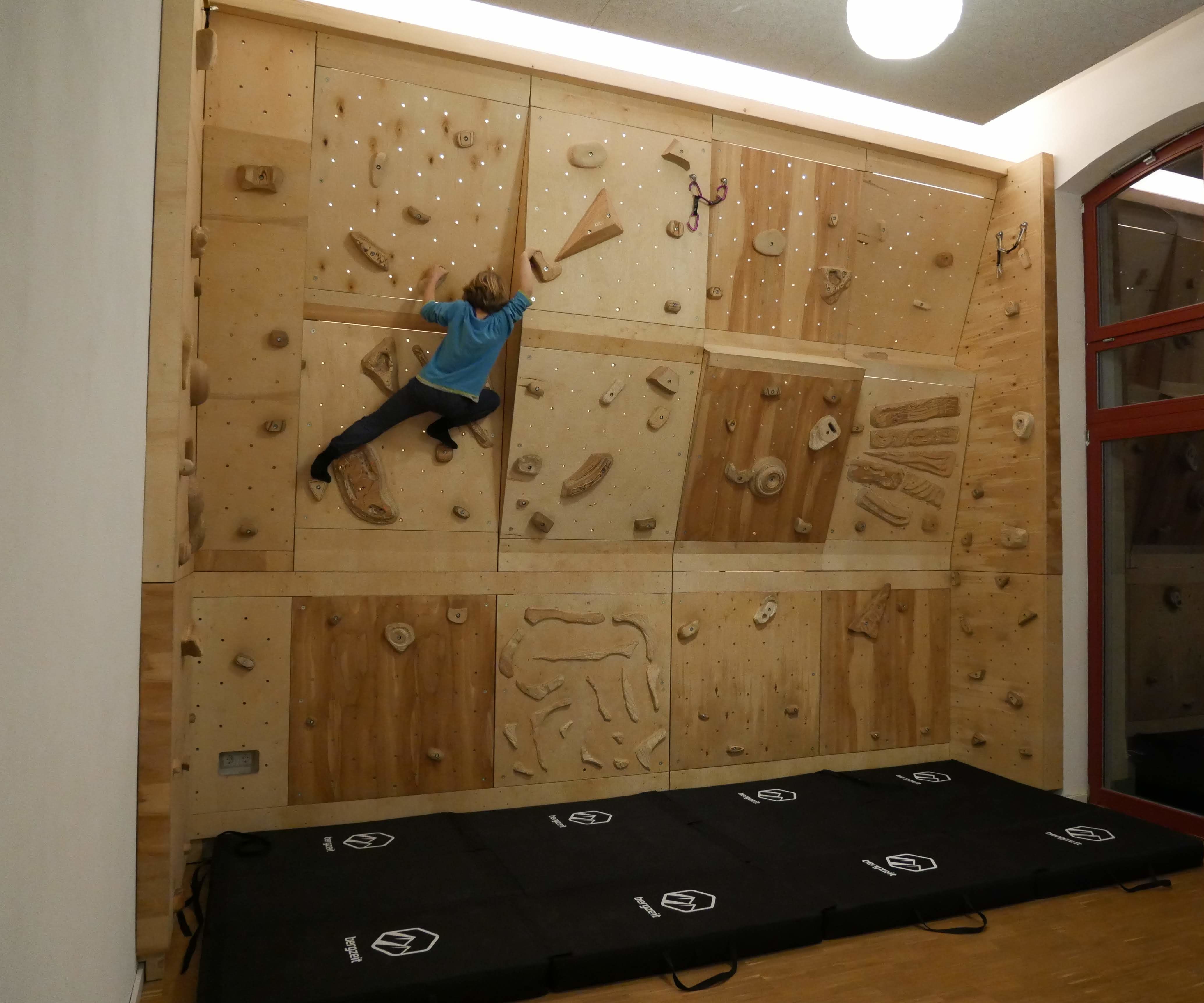 All Wooden Climbing Wall (with Interchangeable Wall Parts)