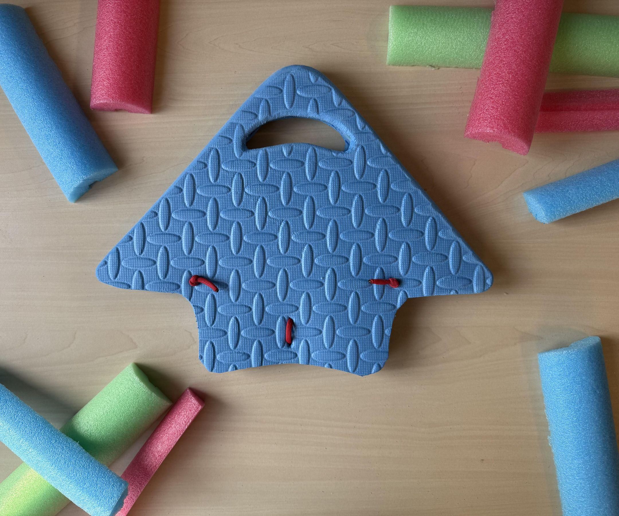 D4E1 - STOODLE: a Modular Kickboard That Grows With You