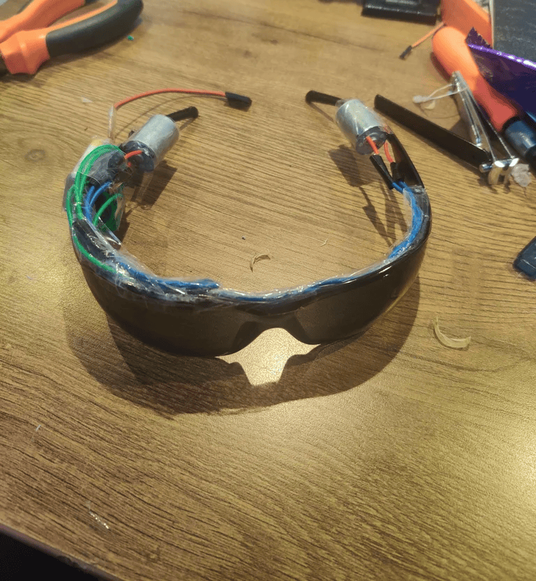 Making Sun Glases With Built-in Bone Conduction Earphones Using Broken Servos and Old Sunglasses -re